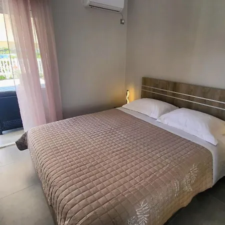 Veta's Luxury Near The Beach. Lagonisi